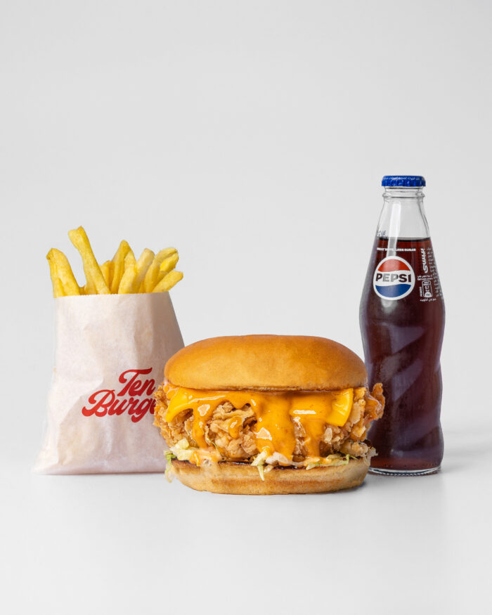 Spice Chicken Burger Sandwich , Crispy Fries . Drink .. صمونة سبايس شيكن , بطاطه مجرمشه, مشروب غازي
